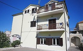 Villa Lucia Premium Rooms  2*